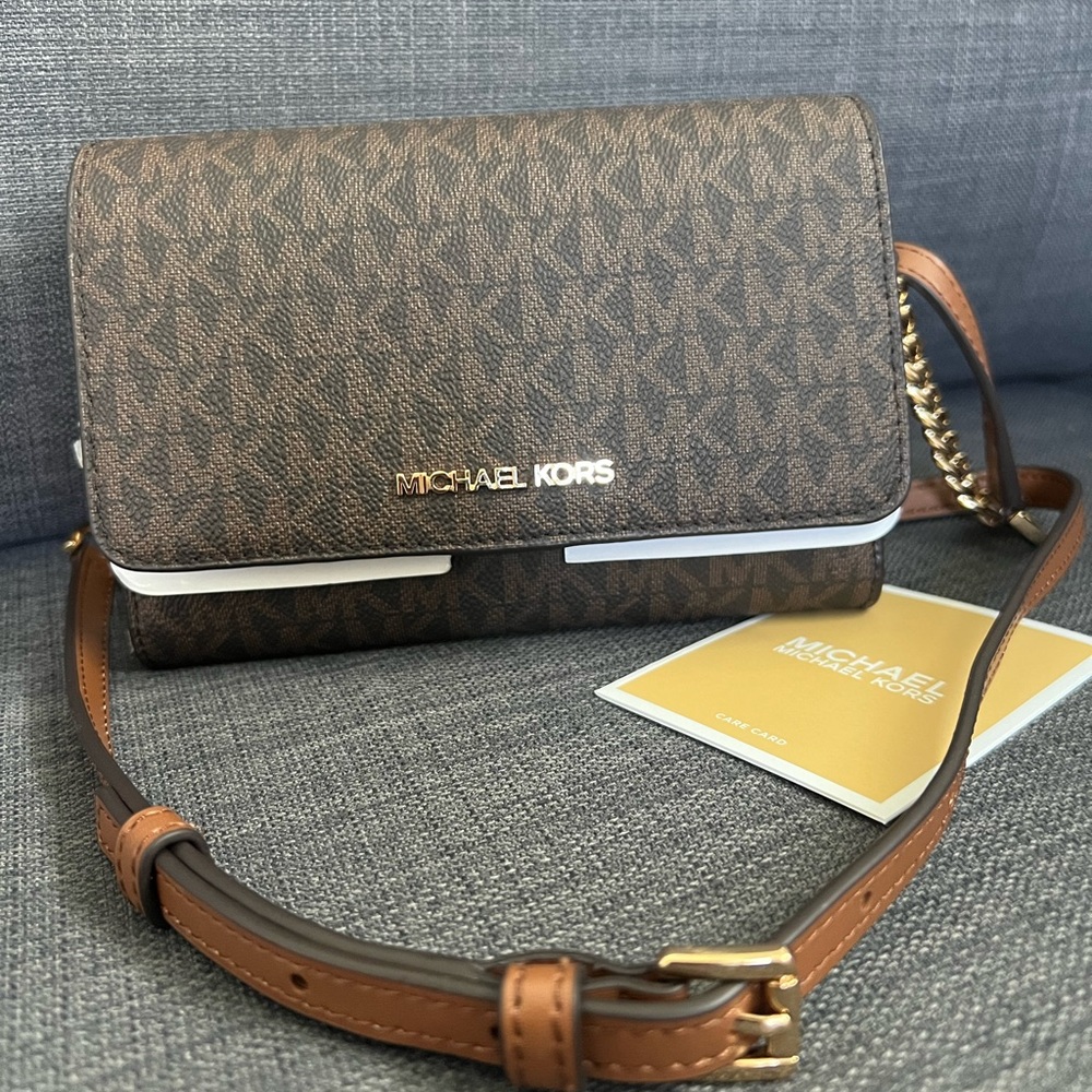 NWT MICHAEL KORS JET SET TRAVEL MEDIUM MULTIFUNCTIONAL PHONE CROSSBODY BAG